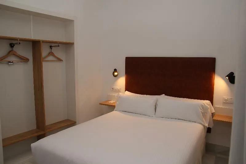Basic Hotel Sevilla Catedral 3*,